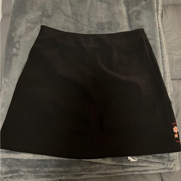 Francesca’s Floral Skirt - Picture 3 of 3